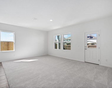 105 Bridgeview Dr - Photo Thumbnail 8