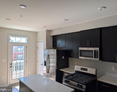 1229 Trenton Place Se - Photo Thumbnail 4
