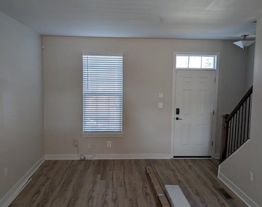 1229 Trenton Place Se - Photo Thumbnail 2