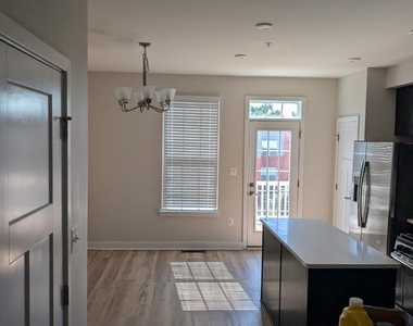 1229 Trenton Place Se - Photo Thumbnail 3