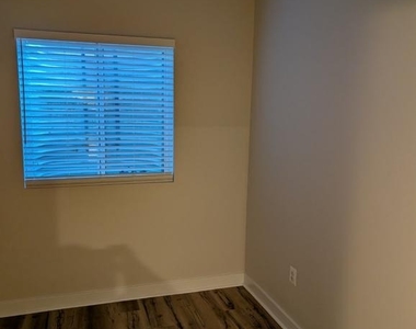 1229 Trenton Place Se - Photo Thumbnail 15