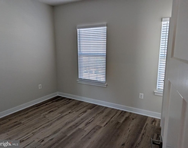 1229 Trenton Place Se - Photo Thumbnail 10