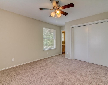 2211 Creekside Ln - Photo Thumbnail 20