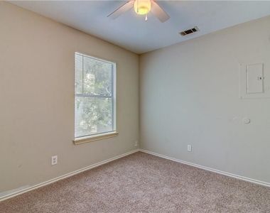 2211 Creekside Ln - Photo Thumbnail 24