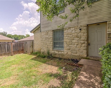 2211 Creekside Ln - Photo Thumbnail 7