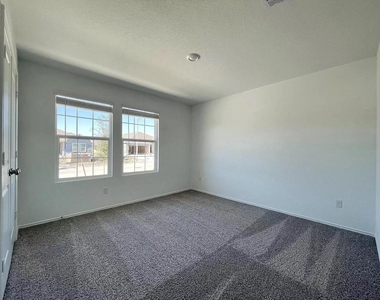 104 Ulmus St - Photo Thumbnail 10
