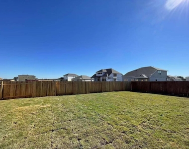 104 Ulmus St - Photo Thumbnail 12