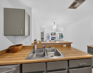 11716 Tallow Field Way - Photo Thumbnail 9