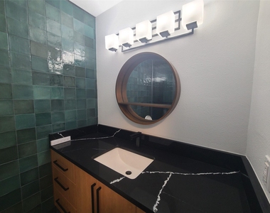 1147 Brookswood Ave - Photo Thumbnail 11
