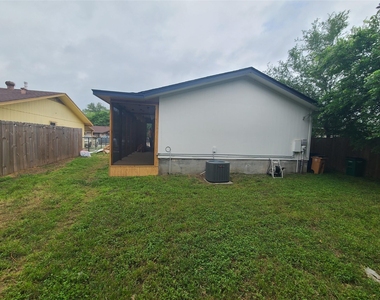 1147 Brookswood Ave - Photo Thumbnail 20