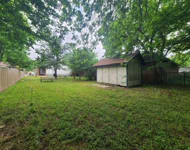 1147 Brookswood Ave - Photo Thumbnail 21