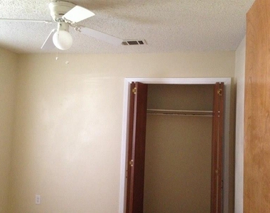 1305 Glenda Dr - Photo Thumbnail 14