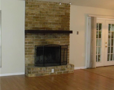 1305 Glenda Dr - Photo Thumbnail 8