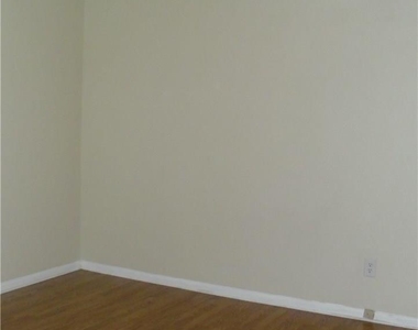 1305 Glenda Dr - Photo Thumbnail 9