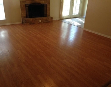 1305 Glenda Dr - Photo Thumbnail 2