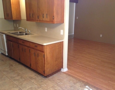 1305 Glenda Dr - Photo Thumbnail 16