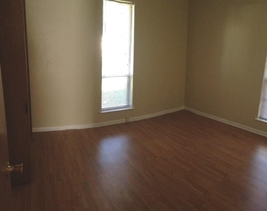 1305 Glenda Dr - Photo Thumbnail 17