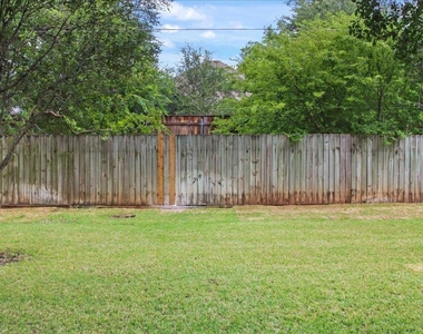 1612 Hermitage Dr - Photo Thumbnail 7