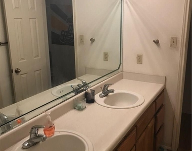 2811 Salado St - Photo Thumbnail 2