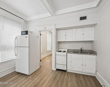 2743 Vernon Terrace - Photo Thumbnail 6