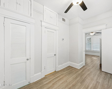 2743 Vernon Terrace - Photo Thumbnail 8