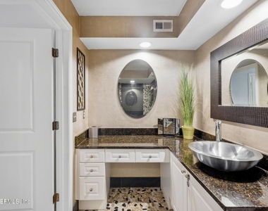 400 E Bay Street - Photo Thumbnail 16