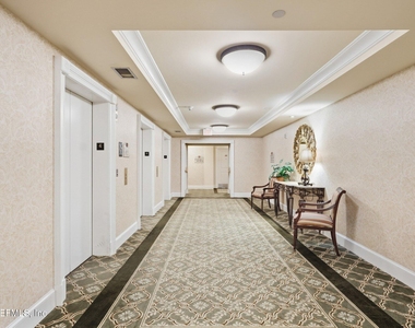 400 E Bay Street - Photo Thumbnail 2
