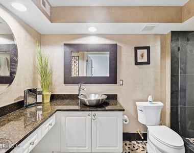 400 E Bay Street - Photo Thumbnail 14