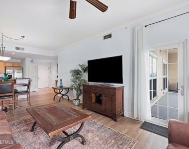 400 E Bay Street - Photo Thumbnail 11