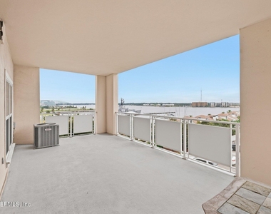 400 E Bay Street - Photo Thumbnail 21