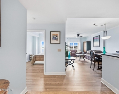 400 E Bay Street - Photo Thumbnail 3