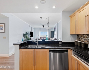 400 E Bay Street - Photo Thumbnail 6