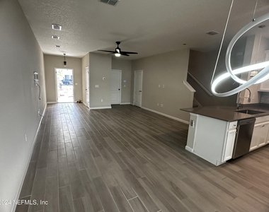 7371 Palm Hills Drive - Photo Thumbnail 11