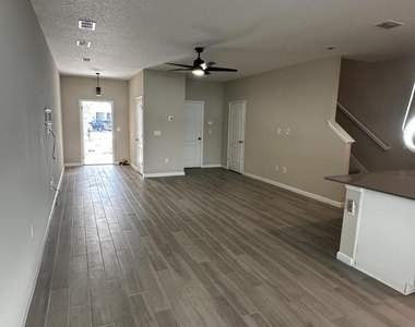 7371 Palm Hills Drive - Photo Thumbnail 12