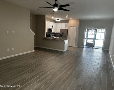 7371 Palm Hills Drive - Photo Thumbnail 6