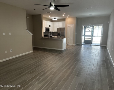 7371 Palm Hills Drive - Photo Thumbnail 7
