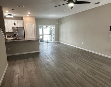 7371 Palm Hills Drive - Photo Thumbnail 9