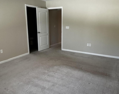 7371 Palm Hills Drive - Photo Thumbnail 32