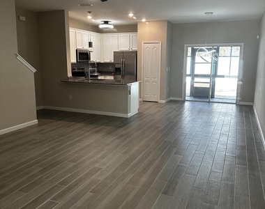 7371 Palm Hills Drive - Photo Thumbnail 8