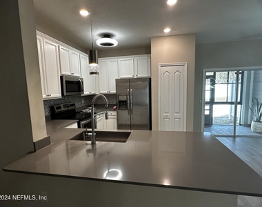 7371 Palm Hills Drive - Photo Thumbnail 16