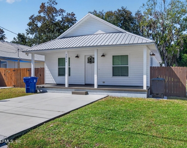 2855 N Eighth Street - Photo Thumbnail 3