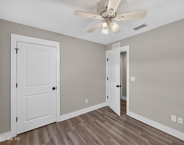 2855 N Eighth Street - Photo Thumbnail 18