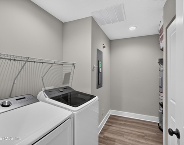 2855 N Eighth Street - Photo Thumbnail 22