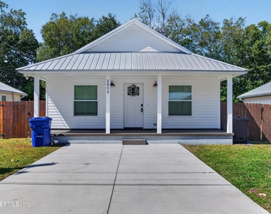 2855 N Eighth Street - Photo Thumbnail 1