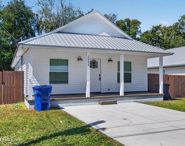 2855 N Eighth Street - Photo Thumbnail 2