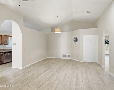 678 5th Avenue N - Photo Thumbnail 14
