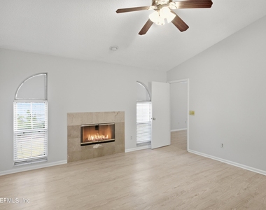 678 5th Avenue N - Photo Thumbnail 9