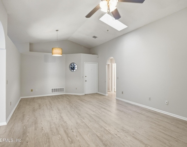678 5th Avenue N - Photo Thumbnail 13