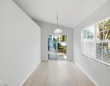 678 5th Avenue N - Photo Thumbnail 12
