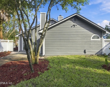 678 5th Avenue N - Photo Thumbnail 24